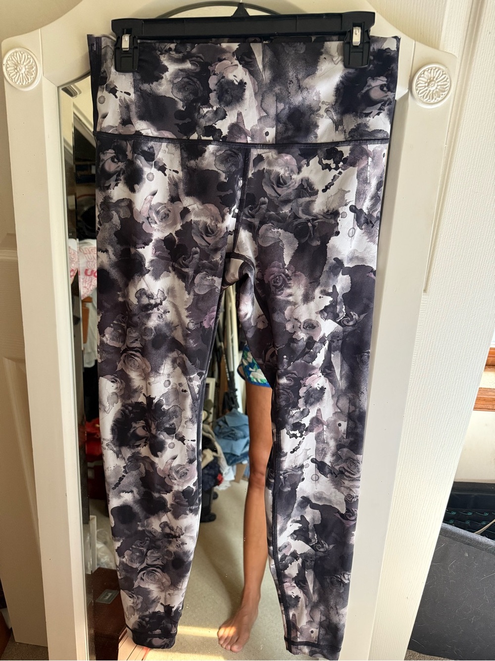 Lululemon High Times Peek Obscured Black Floral Roses ? Tight Leggings Sz 10